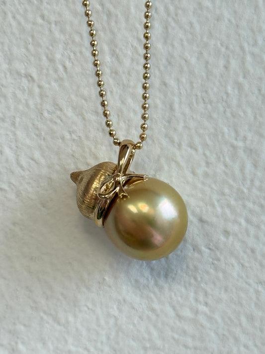 Golden Gourd Sea Pearl diamond pendant