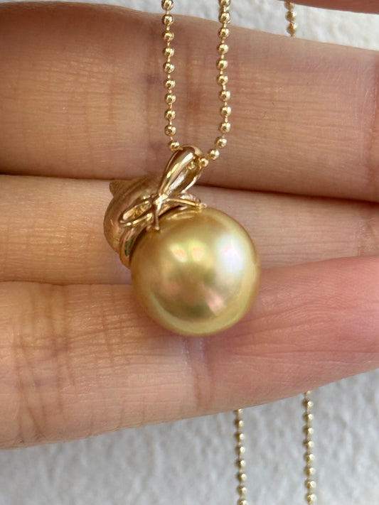 Golden Gourd Sea Pearl diamond pendant