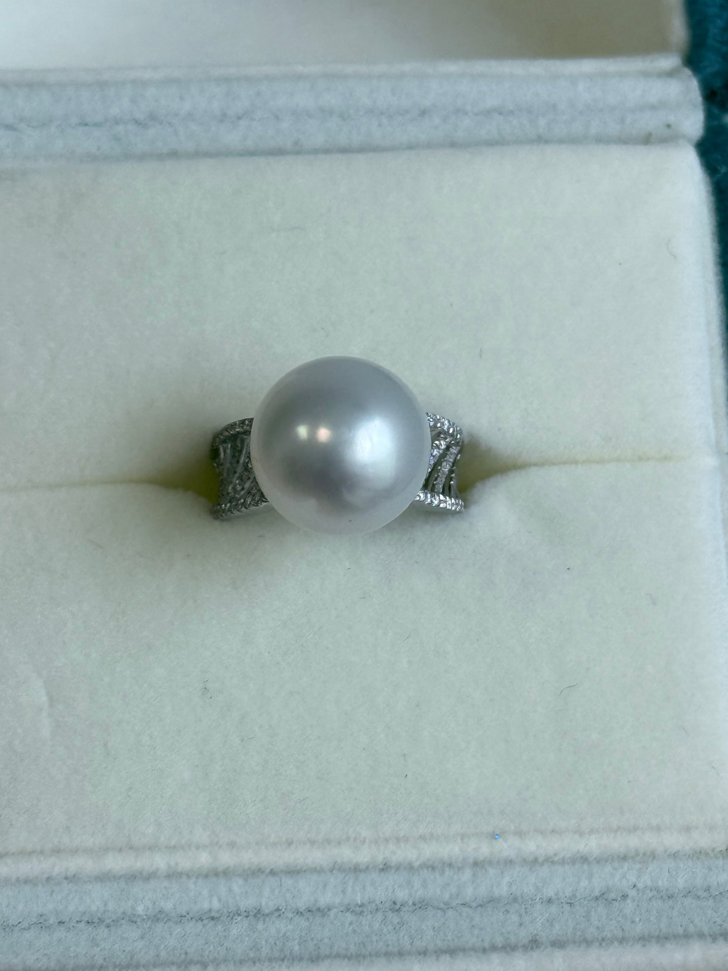 White south Sea Pearl，Single Button 12.6mm AAA/AA Paspaley