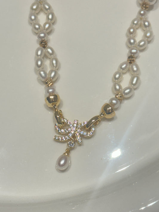 Bow  pearl choker