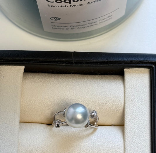 Simple White South Sea pearl Ring