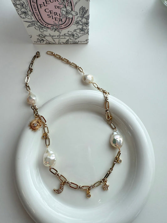 Diamond Baroque Pearl necklace