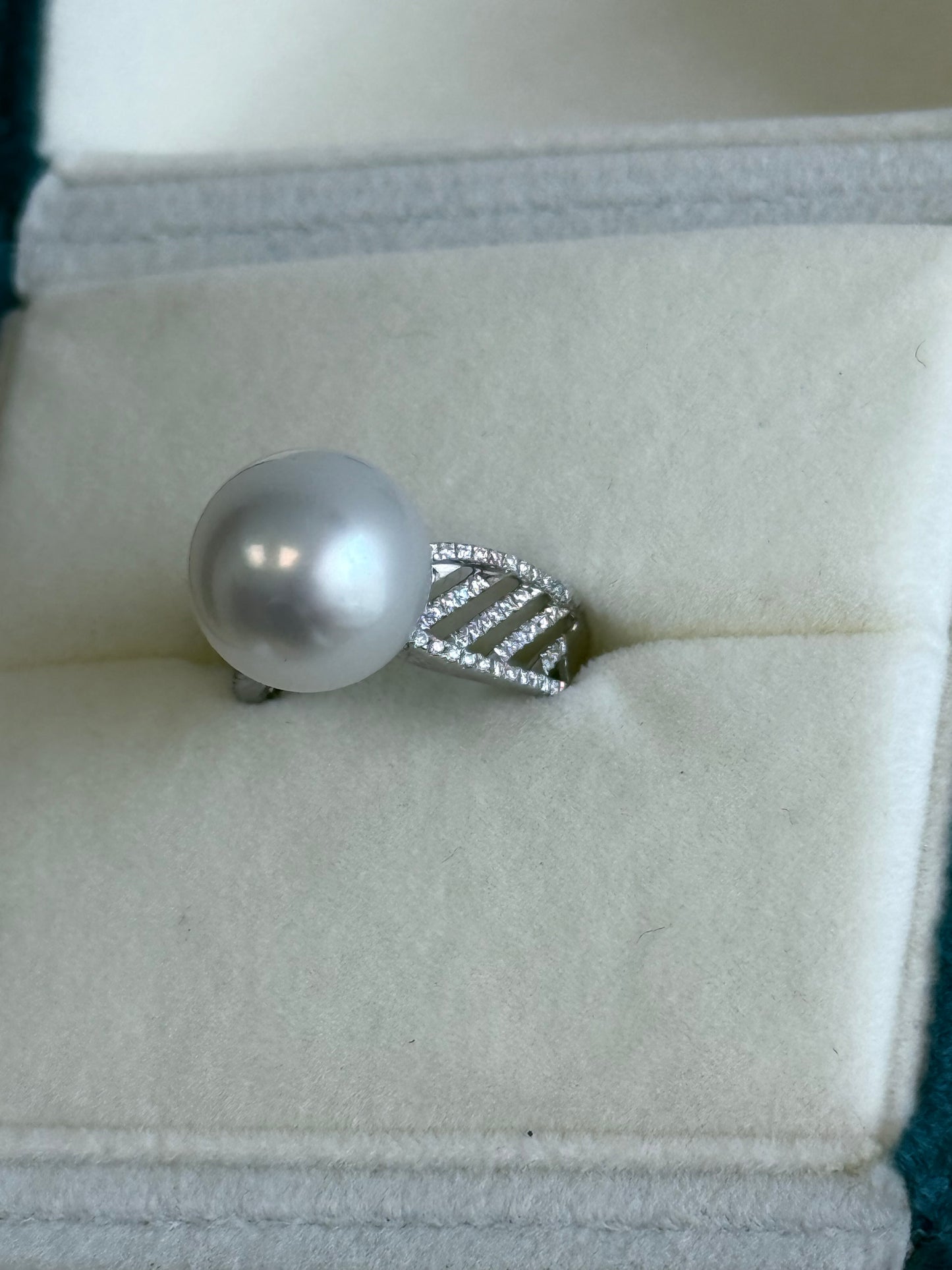 White south Sea Pearl，Single Button 12.6mm AAA/AA Paspaley