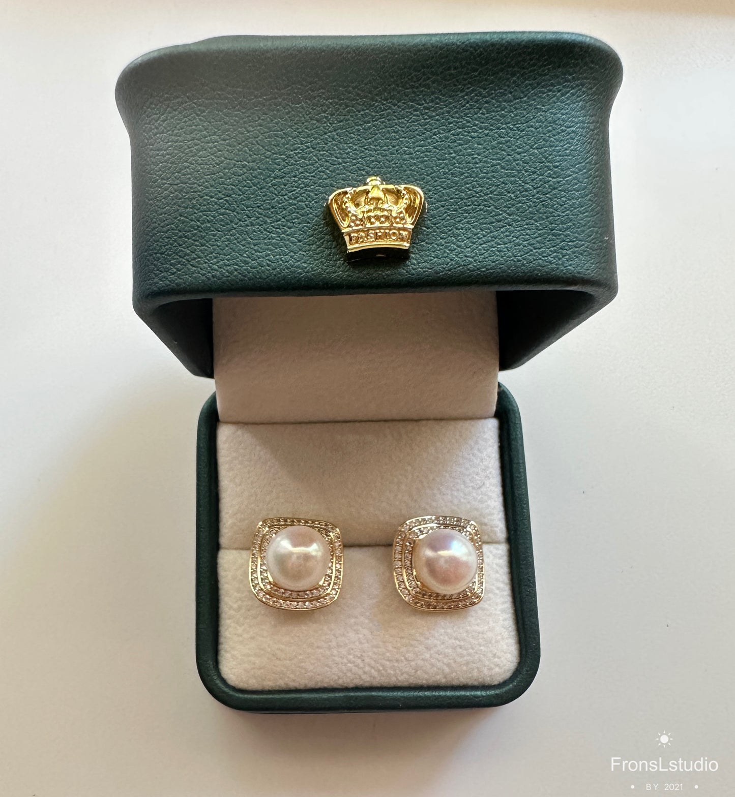 Vintage stud earrings