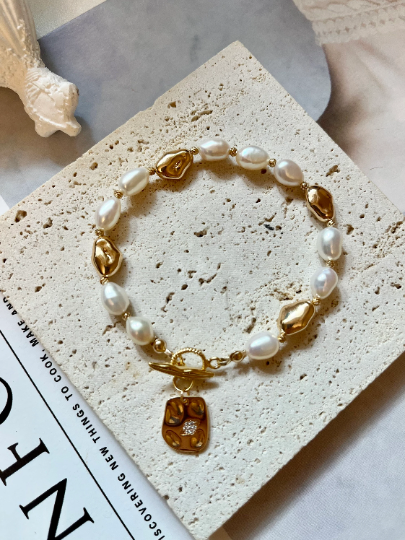 Saturn Pearl Bracelet