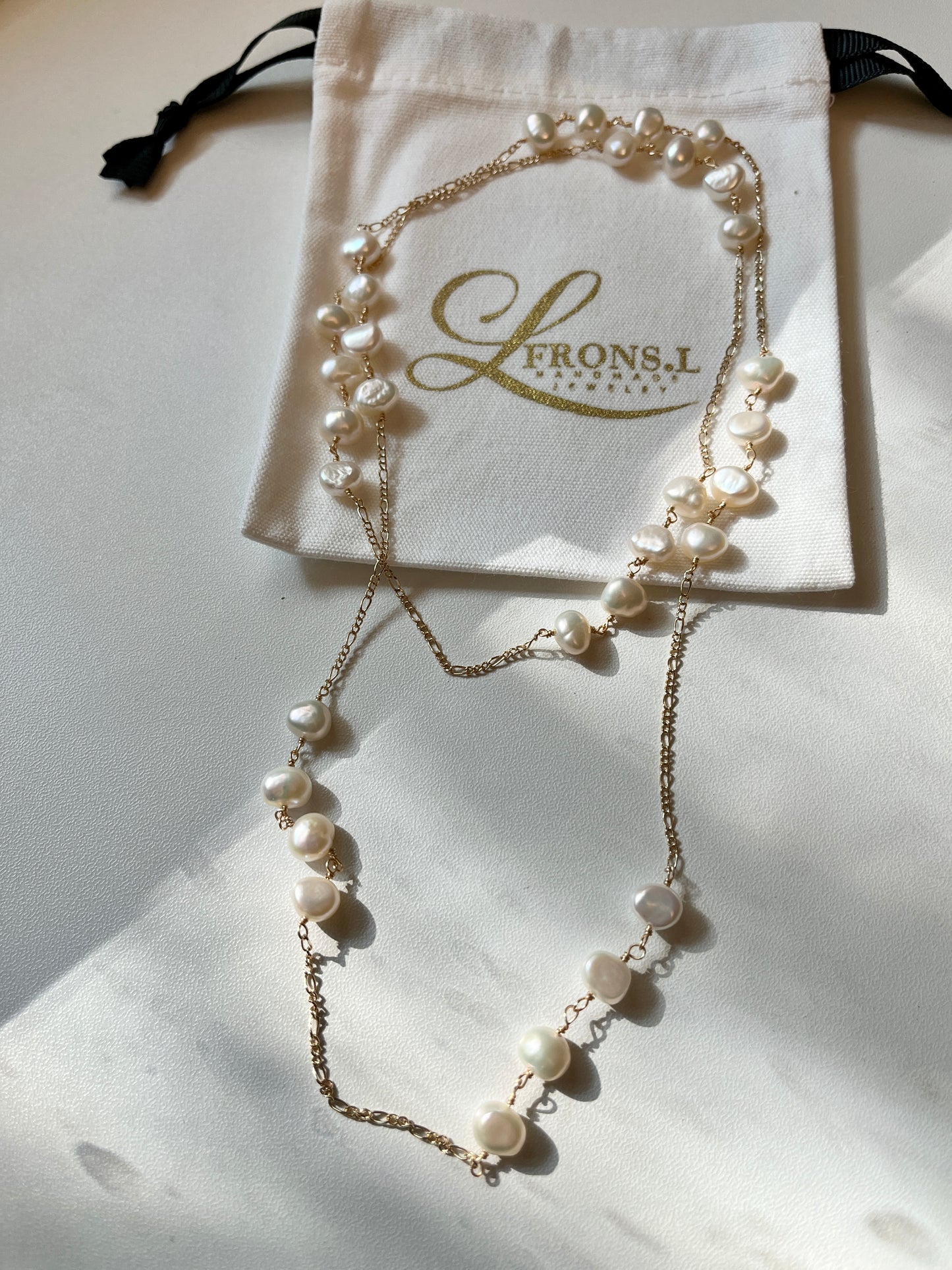 Sweater Pearl necklace