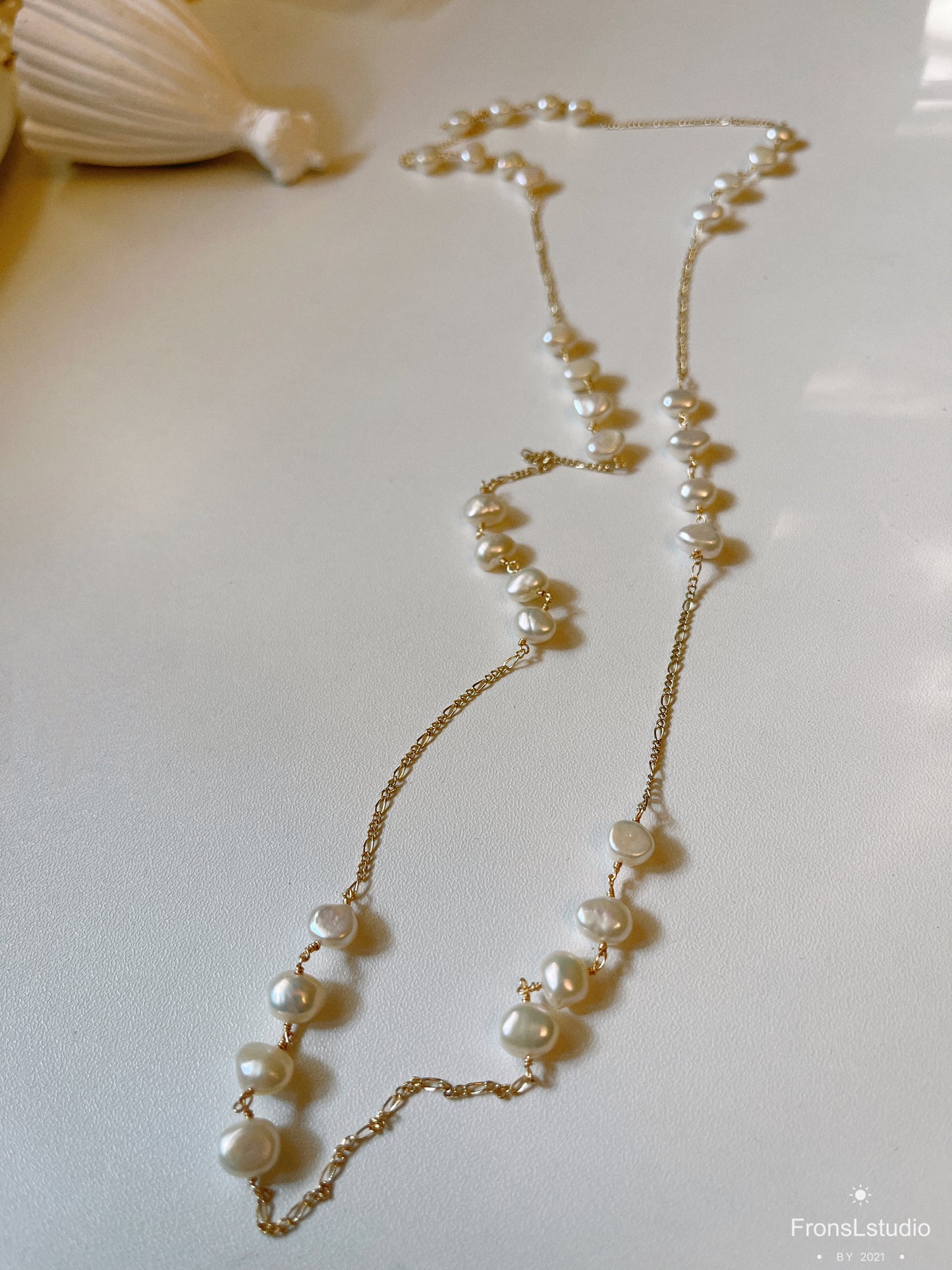 Sweater Pearl necklace