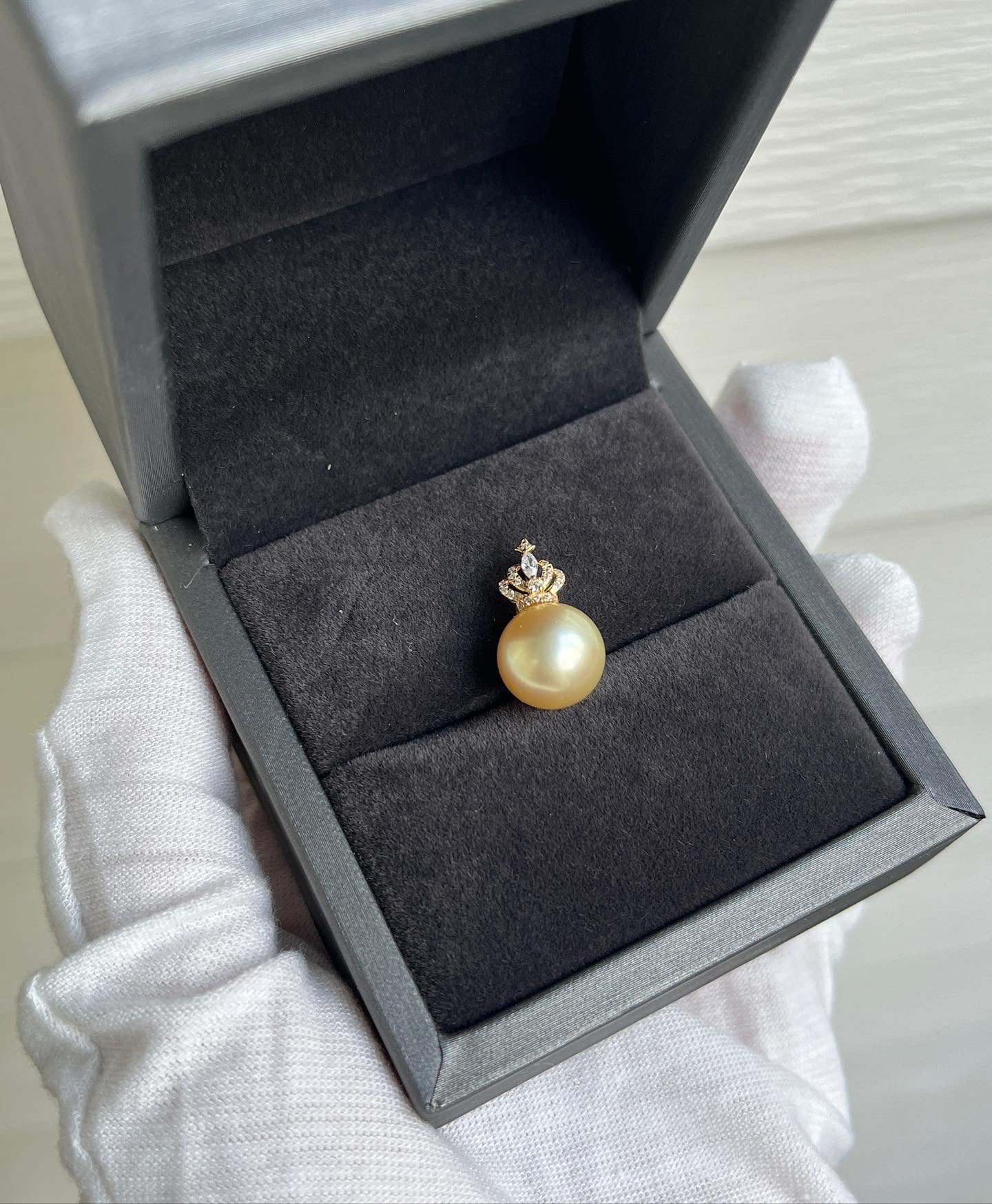 Crown Sea Pearl pendant