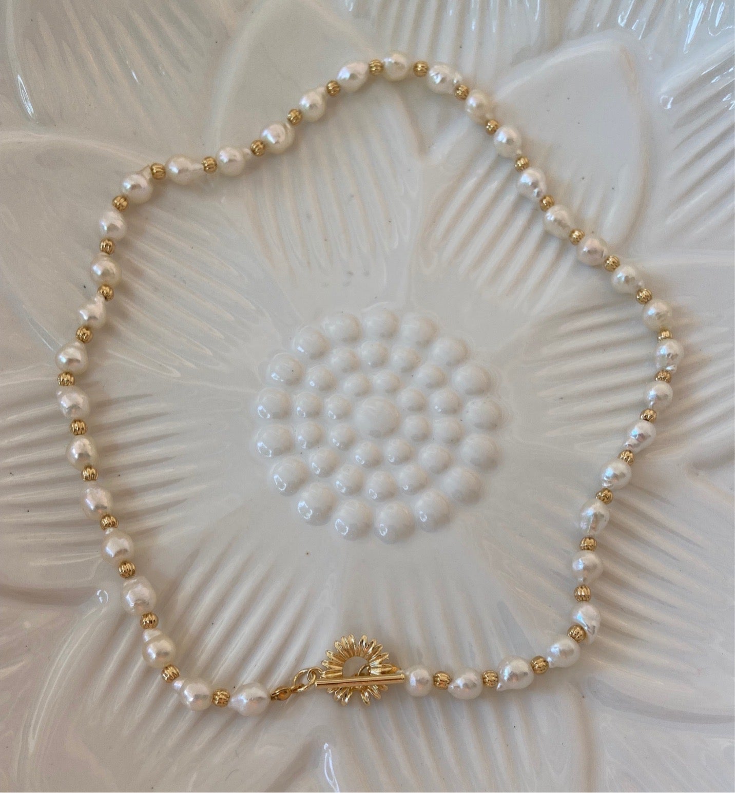 Daisy pearl choker