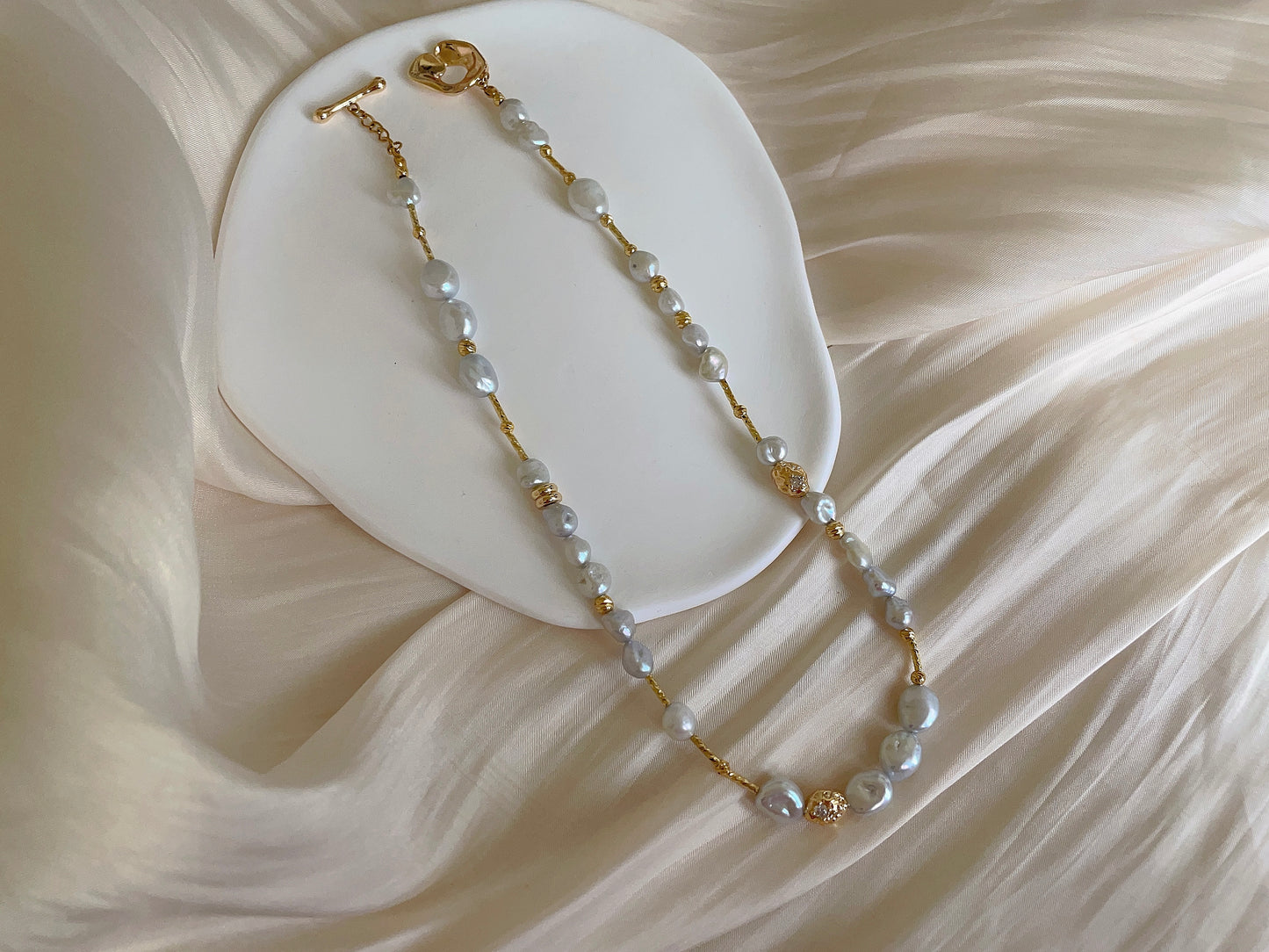 Glacier Baroque Pearl necklace